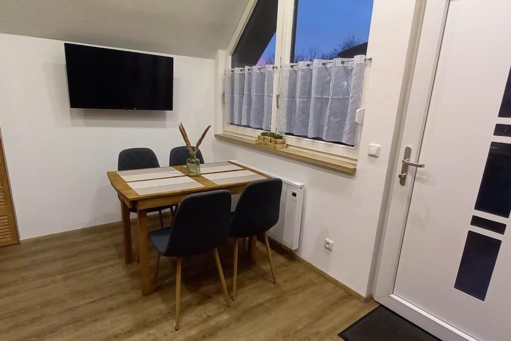Kleine, Gemuetliche Dachgeschosswohnung Laudenbach  Екстер'єр фото
